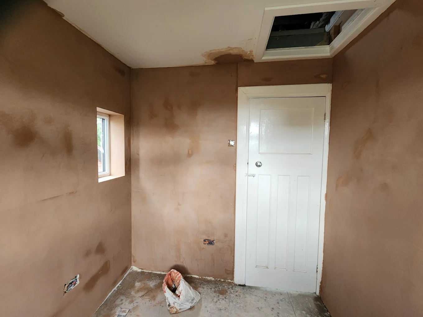 Bright living room plastering project
